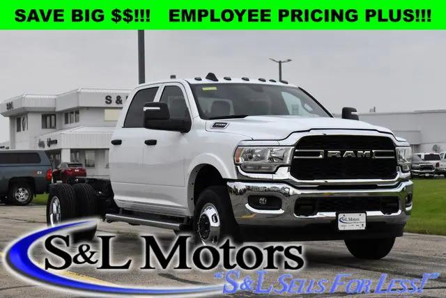 2024 RAM Ram 3500 Chassis Cab RAM 3500 TRADESMAN CREW CAB CHASSIS 4X4 60 CA