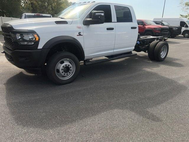 2024 RAM Ram 5500 Chassis Cab RAM 5500 TRADESMAN CHASSIS CREW CAB 4X4 60 CA