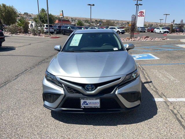 2022 Toyota Camry SE Hybrid