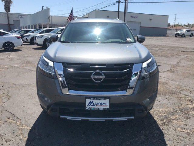 2023 Nissan Pathfinder Platinum FWD