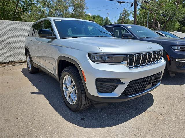 2024 Jeep Grand Cherokee GRAND CHEROKEE LAREDO X 4X4