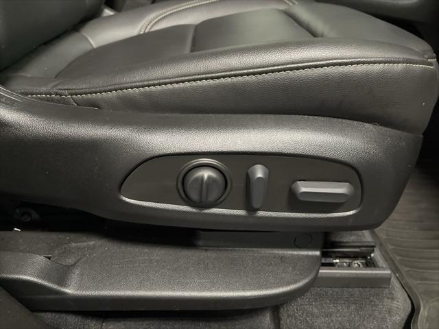 2023 Chevrolet Traverse AWD LT Leather