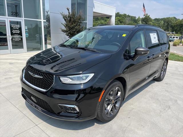 2024 Chrysler Pacifica PACIFICA TOURING L