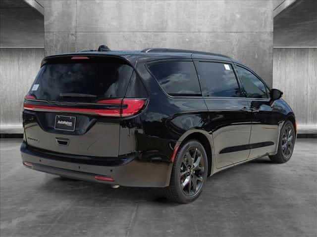 2024 Chrysler Pacifica PACIFICA TOURING L