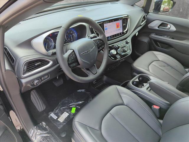 2024 Chrysler Pacifica PACIFICA TOURING L