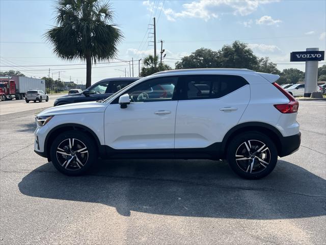 2025 Volvo XC40 Core Bright Theme
