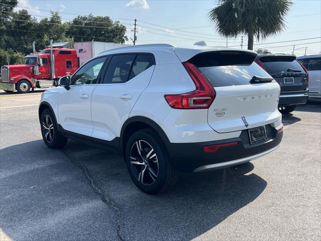 2025 Volvo XC40 Core Bright Theme
