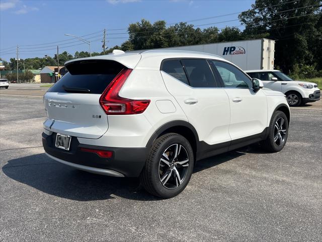 2025 Volvo XC40 Core Bright Theme