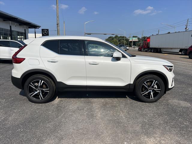 2025 Volvo XC40 Core Bright Theme