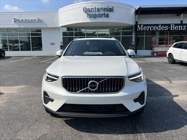 2025 Volvo XC40 Core Bright Theme