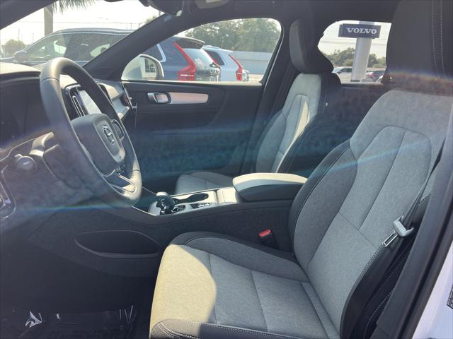 2025 Volvo XC40 Core Bright Theme