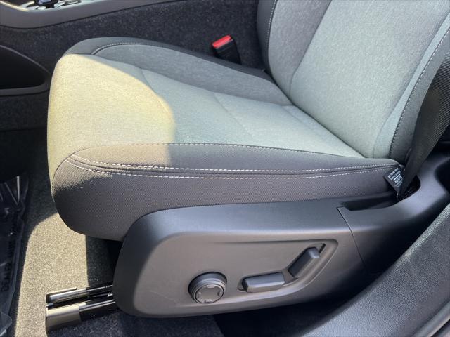 2025 Volvo XC40 Core Bright Theme
