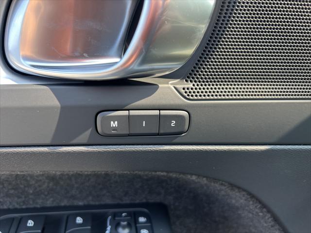 2025 Volvo XC40 Core Bright Theme