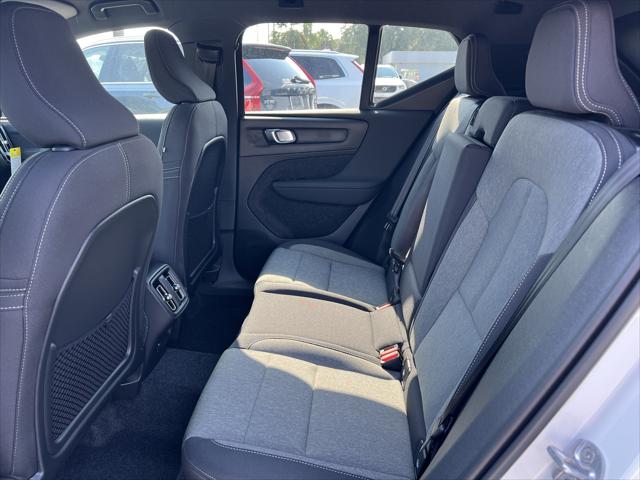2025 Volvo XC40 Core Bright Theme