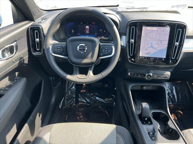2025 Volvo XC40 Core Bright Theme