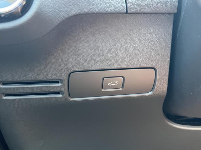 2025 Volvo XC40 Core Bright Theme