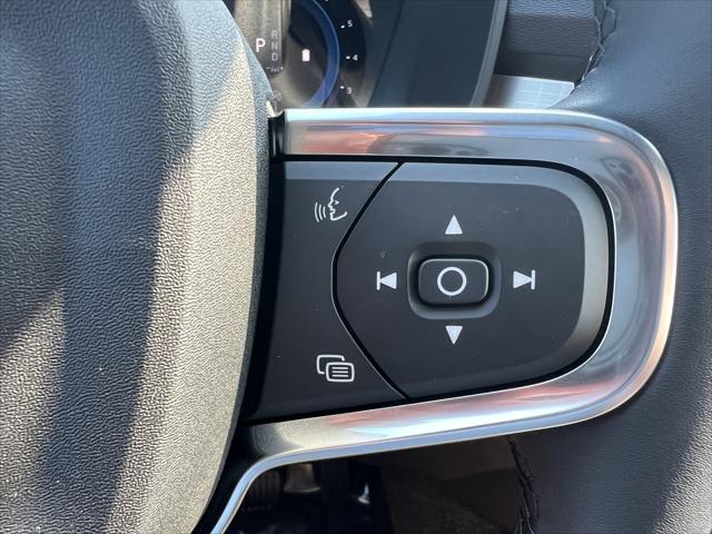 2025 Volvo XC40 Core Bright Theme