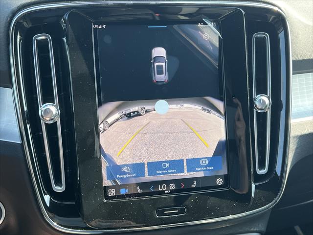 2025 Volvo XC40 Core Bright Theme