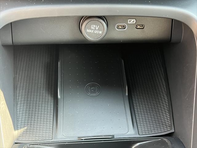2025 Volvo XC40 Core Bright Theme