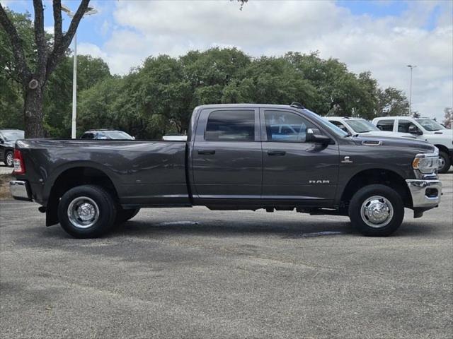 2022 RAM 3500 Tradesman Crew Cab 4x4 8 Box