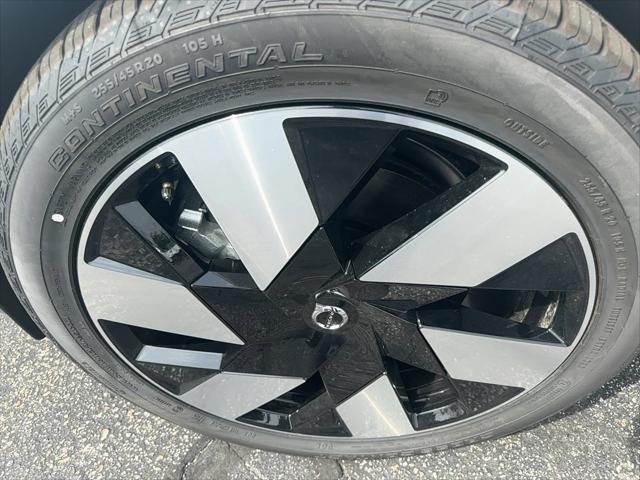 2025 Volvo XC60 Plug-In Hybrid Plus, T8 AWD Electric/Gasoline, Dark