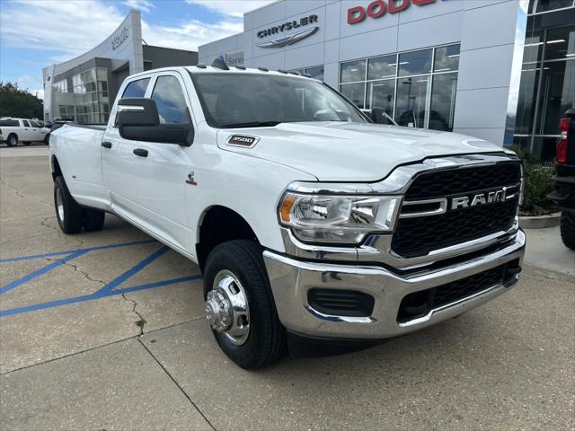 2024 RAM 3500 Tradesman Crew Cab 4x4 8 Box