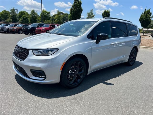 2024 Chrysler Pacifica PACIFICA TOURING L