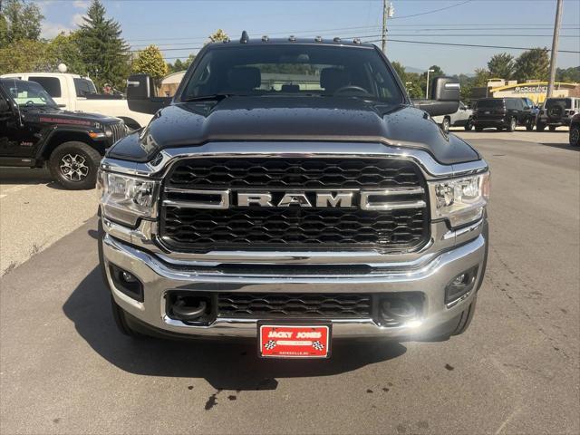 2024 RAM Ram 5500 Chassis Cab RAM 5500 TRADESMAN CHASSIS CREW CAB 4X4 60 CA