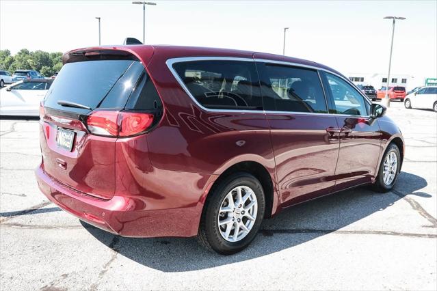 2021 Chrysler Voyager LX