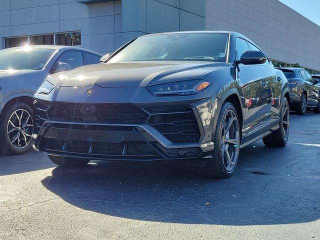 2021 Lamborghini Urus Graphite Capsule