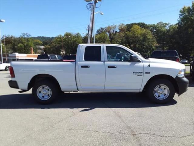 2024 RAM Ram 1500 Classic RAM 1500 CLASSIC TRADESMAN QUAD CAB 4X4 64 BOX