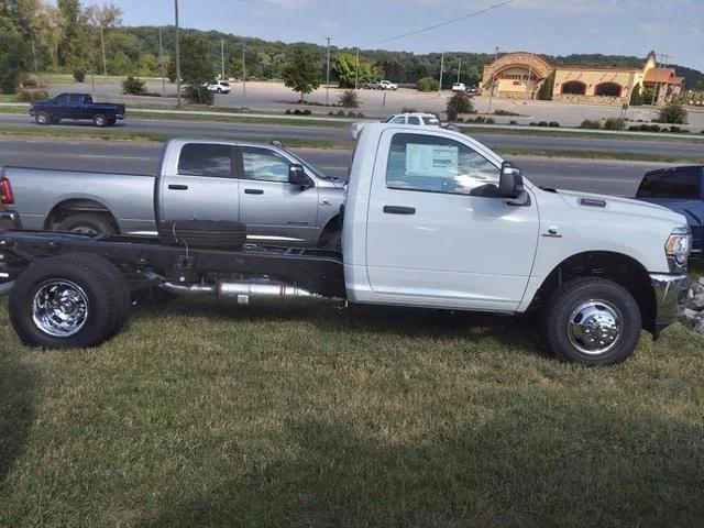 2024 RAM Ram 3500 Chassis Cab RAM 3500 TRADESMAN CHASSIS REGULAR CAB 4X4 84 CA