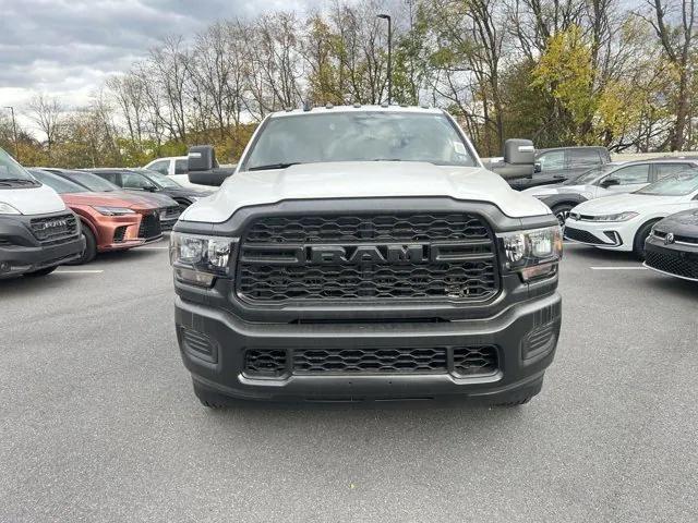 2024 RAM Ram 3500 Chassis Cab RAM 3500 TRADESMAN CREW CAB CHASSIS 4X4 60 CA