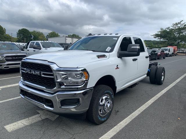 2024 RAM Ram 3500 Chassis Cab RAM 3500 TRADESMAN CREW CAB CHASSIS 4X4 60 CA