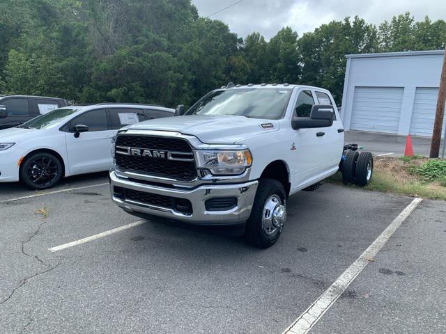 2024 RAM Ram 3500 Chassis Cab RAM 3500 TRADESMAN CREW CAB CHASSIS 4X4 60 CA