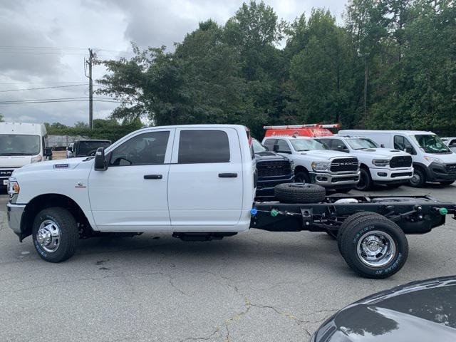 2024 RAM Ram 3500 Chassis Cab RAM 3500 TRADESMAN CREW CAB CHASSIS 4X4 60 CA