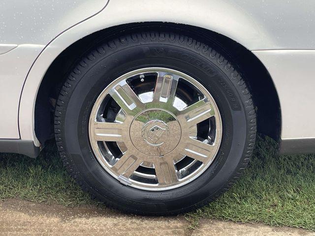 2005 Cadillac DeVille Standard