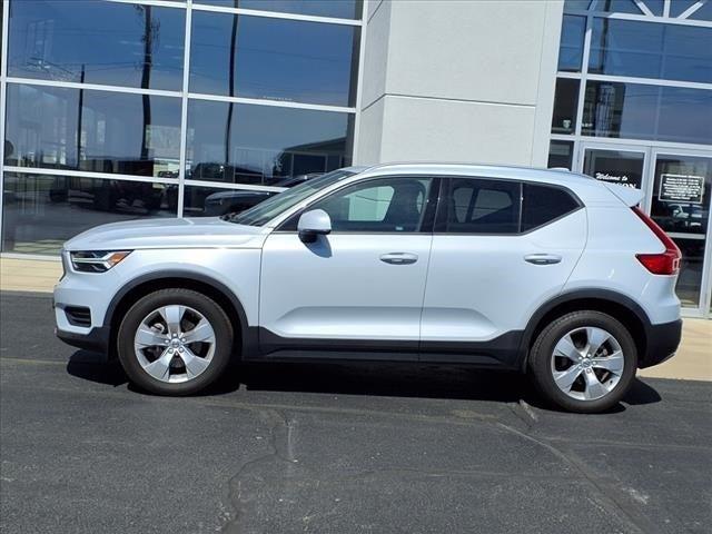2020 Volvo XC40 T5 Momentum