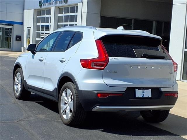 2020 Volvo XC40 T5 Momentum