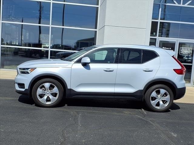 2020 Volvo XC40 T5 Momentum