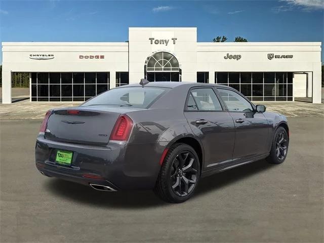 2023 Chrysler 300 Touring L