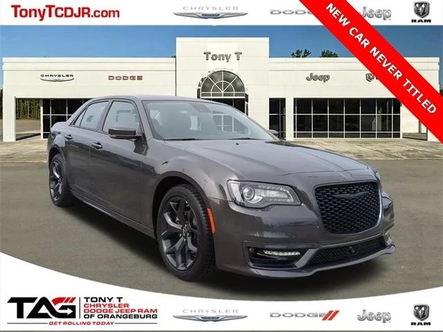 2023 Chrysler 300 Touring L