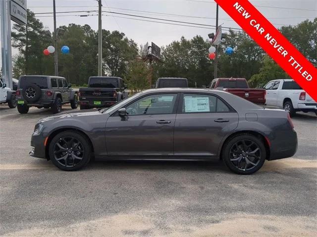 2023 Chrysler 300 Touring L