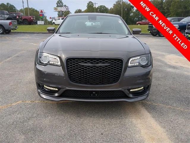 2023 Chrysler 300 Touring L