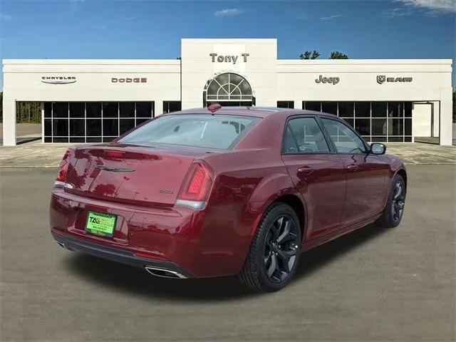 2023 Chrysler 300 Touring L