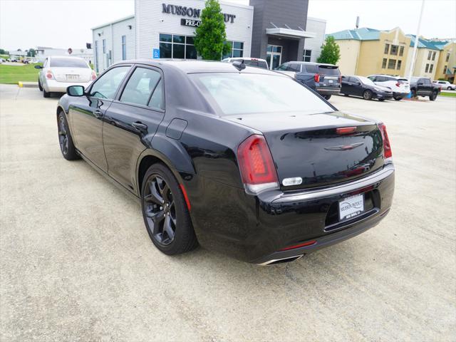 2022 Chrysler 300 S