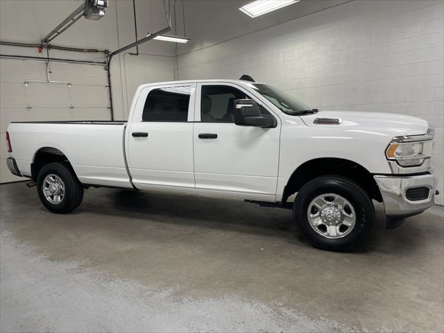 2023 RAM 3500 Tradesman Crew Cab 4x4 8 Box