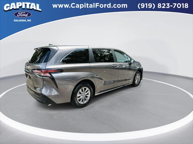 2021 Toyota Sienna LE