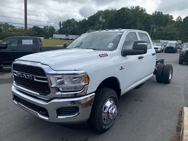 2024 RAM Ram 3500 Chassis Cab RAM 3500 TRADESMAN CREW CAB CHASSIS 4X4 60 CA