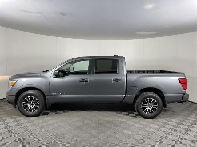 2024 Nissan TITAN Crew Cab SV 4x4